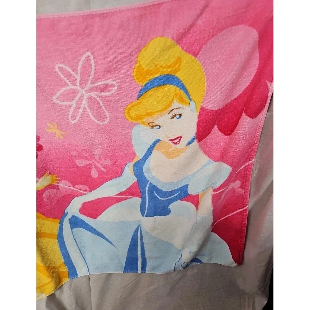 Vintage Princess Beach Towel Aurora, Belle,‎ Cinderella 100% Cotton,Disney Store